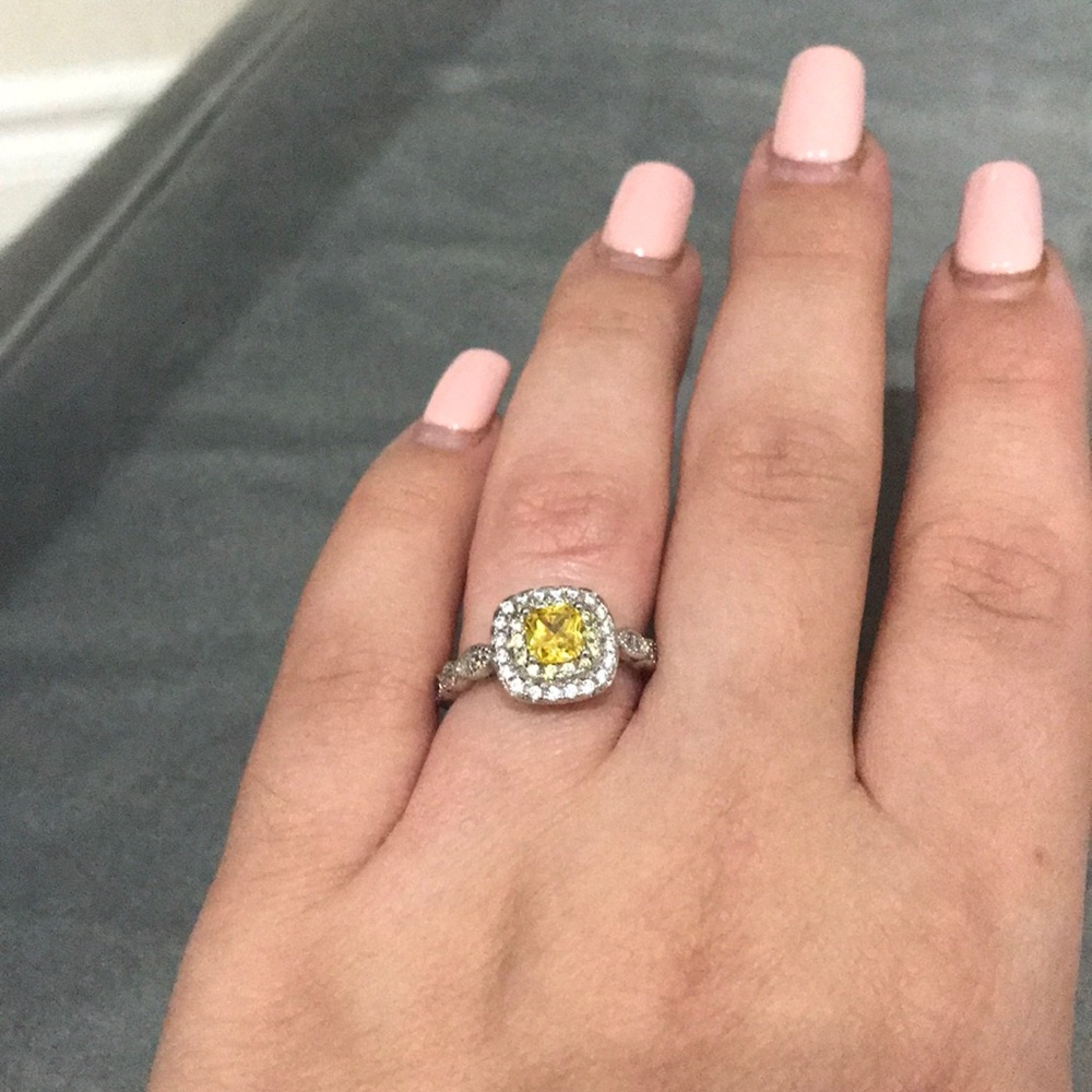 Beautiful ring! - Picture 2 of 4